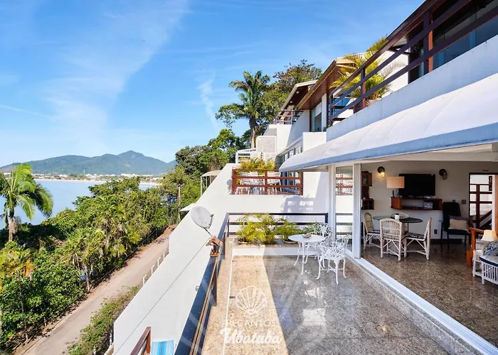 Frente pro MAR, com 2 Suítes, no centro de Ubatuba